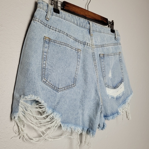 Missguided Extreme Rip Hem High Waist Shorts 10 - Picture 6 of 11